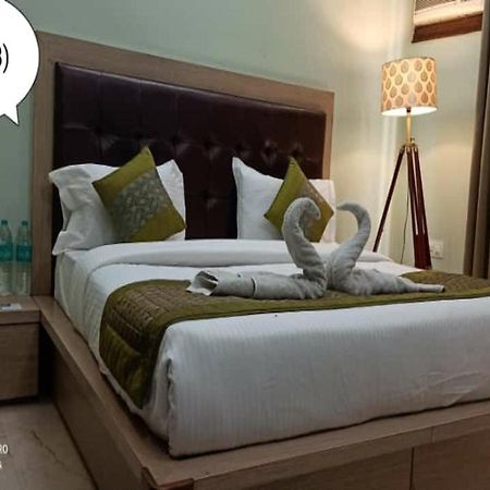 Oyo 74401 Aster Garden Suites Delhi  Eksteriør billede