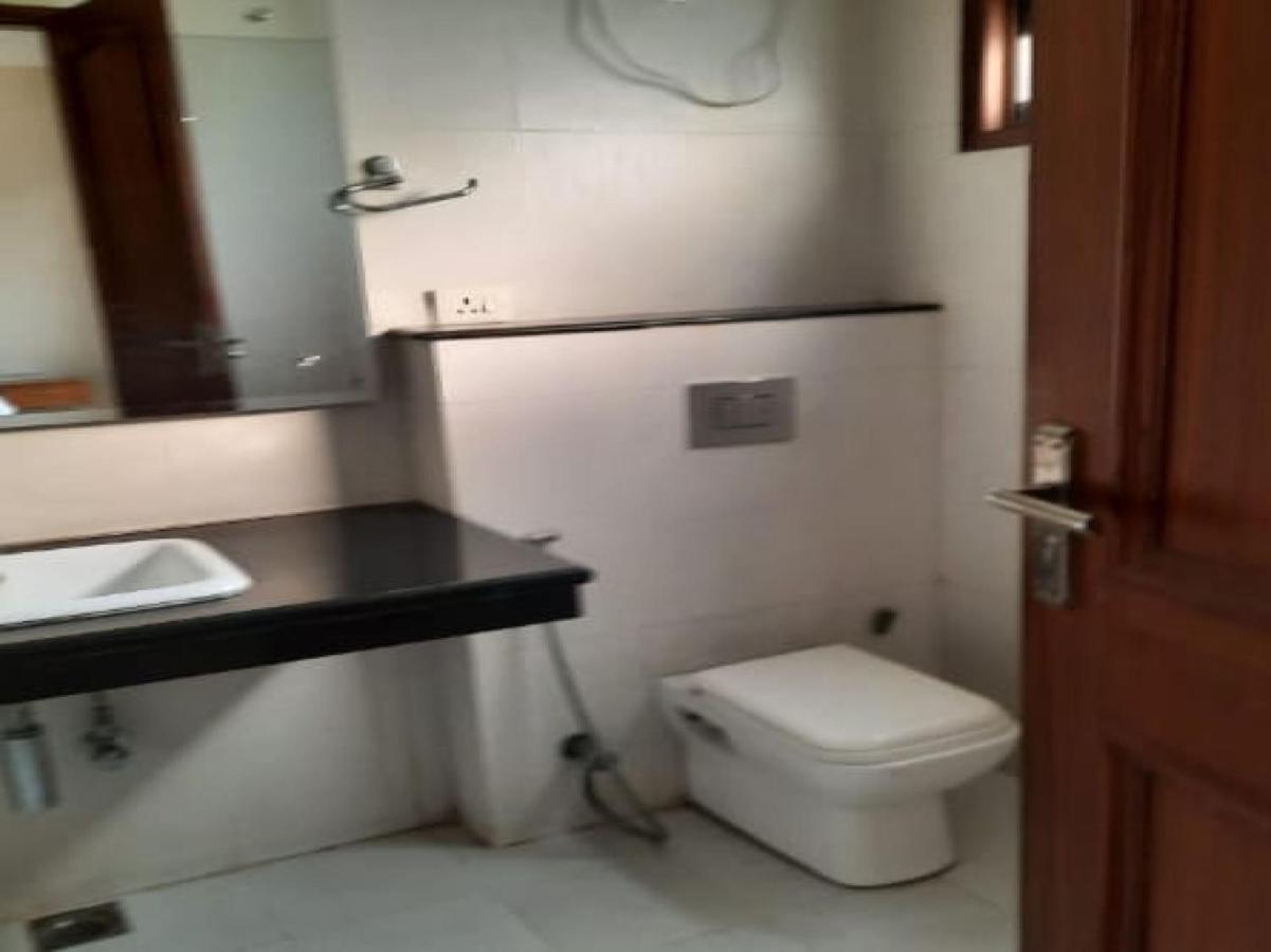 Oyo 74401 Aster Garden Suites Delhi  Eksteriør billede